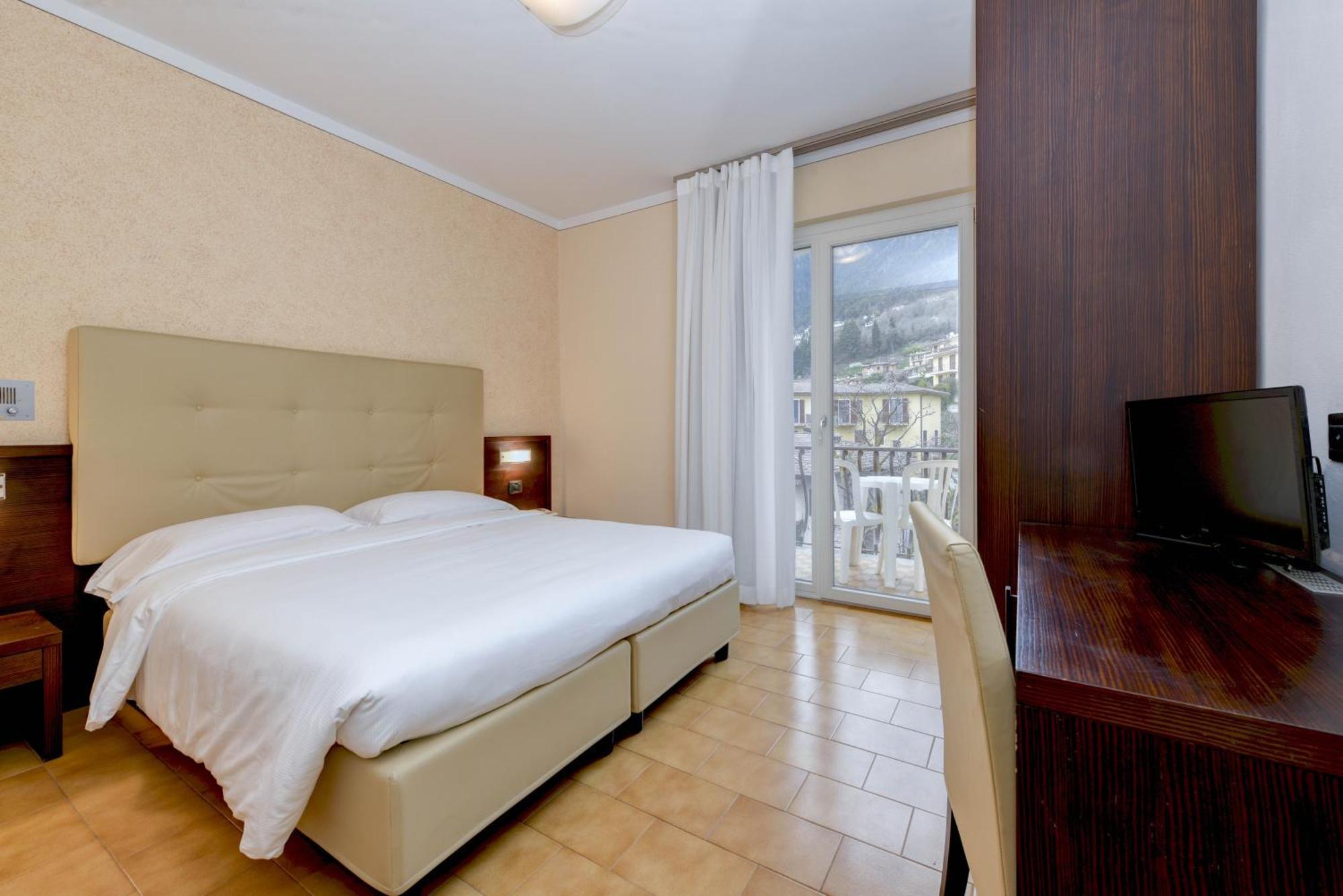 Hotel Bellavista Tignale Ngoại thất bức ảnh